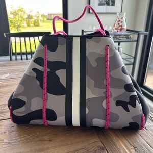 Neoprene handbag